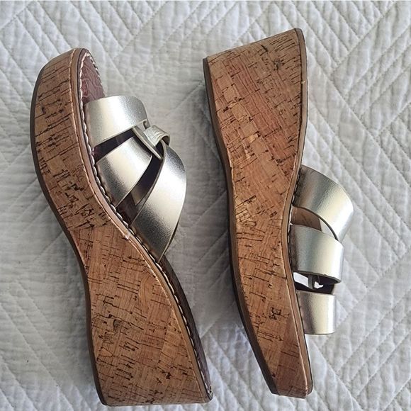 Sam Edelman Gold Sandals Elegant Minimalist Design - Picture 9 of 13